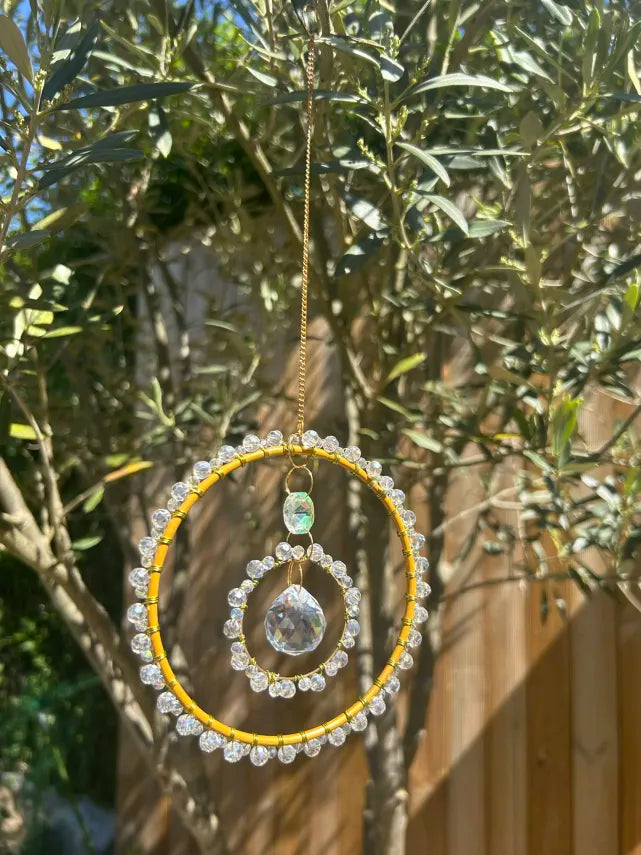 Attrape-Soleil Double Cercle Doré Serti, Boule de Cristal & Perle en Verre