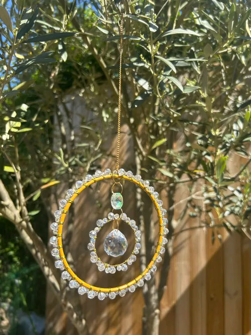 Attrape-Soleil Double Cercle Doré Serti, Boule de Cristal & Perle en Verre