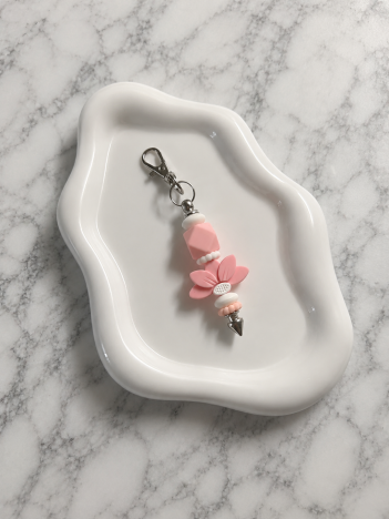 Porte-clés papillon rose en silicone avec perle blanche