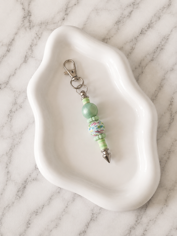 Porte-clés Perles Vert Pastel sur fond marbré