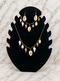 Parures Coquillages – collier et boucles d'oreilles coquillages naturels dorés