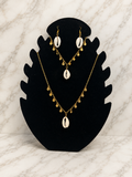 Parures Coquillages Complètes – collier et boucles d'oreilles cauris naturels dorés