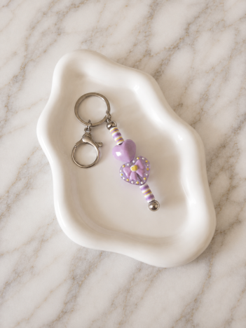 Porte-clés Clé Lilas sur fond marbré