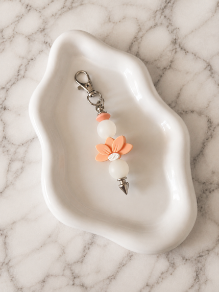 Porte-clés Fleur Pêche sur fond marbré