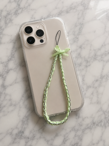 Dragonne Téléphone Tressée Verte - mise en situation sur iPhone