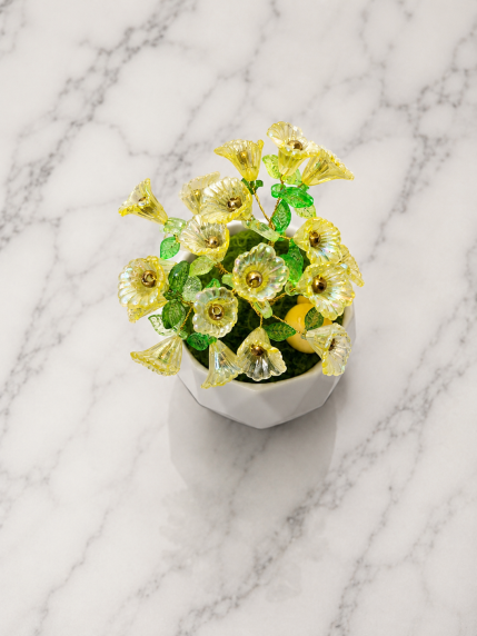 Arbre Fleur Jaune en Perles Artisanales – vue du dessus