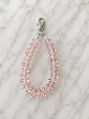 Cordon téléphone perles gouttes rose quartz transparent