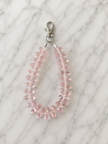 Cordon téléphone perles gouttes rose quartz transparent