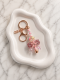 Porte-clés nœud rose à paillettes avec perles cristal et fleur rose