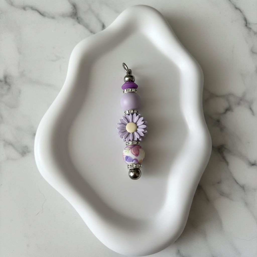 Porte-clés Marguerite Violette - fond marbré