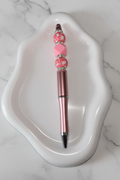 Stylo Personnalisé Perles Roses Fleuries fond marbré